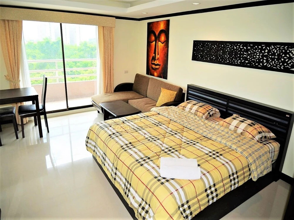 Паттайя: Angket Condominium Corner Apartment With Large Balcony