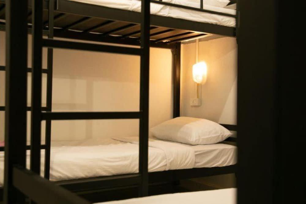 Бангкок: 3 Plus 1 Hostel