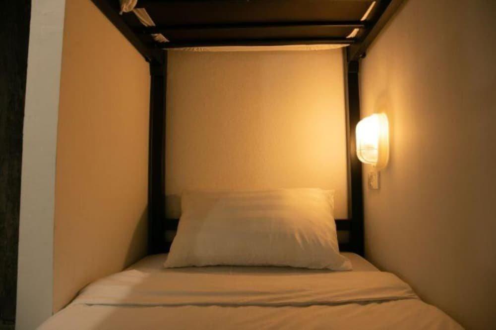 Бангкок: 3 Plus 1 Hostel