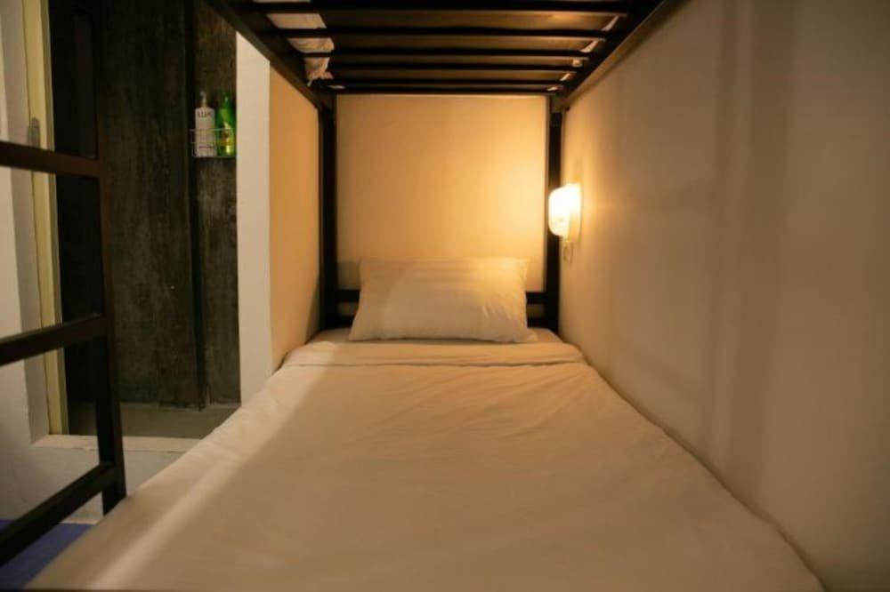 Бангкок: 3 Plus 1 Hostel