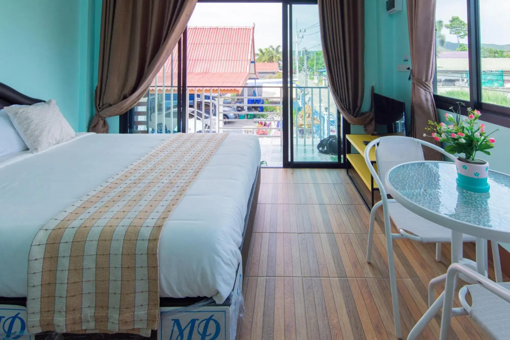 Саттахип: Brown Home Sattahip 19