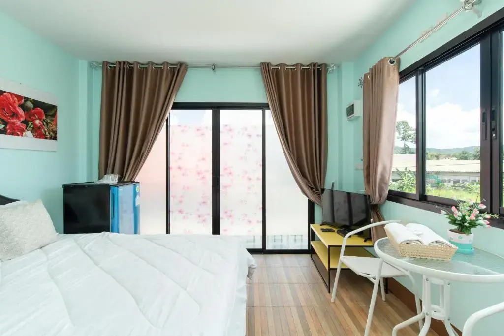 Саттахип: Brown Home Sattahip 19
