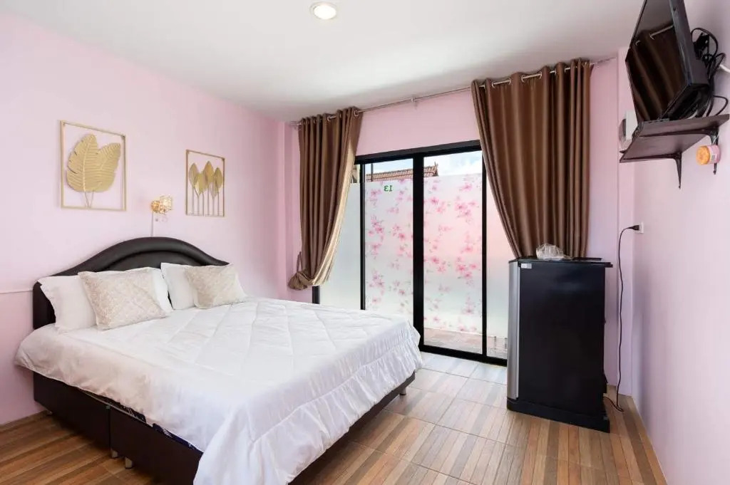 Саттахип: Brown Home Sattahip 19