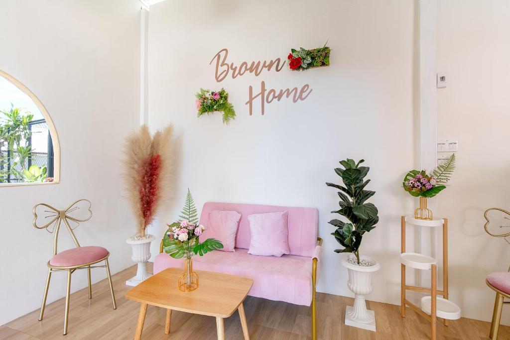 Саттахип: Brown Home Sattahip 19
