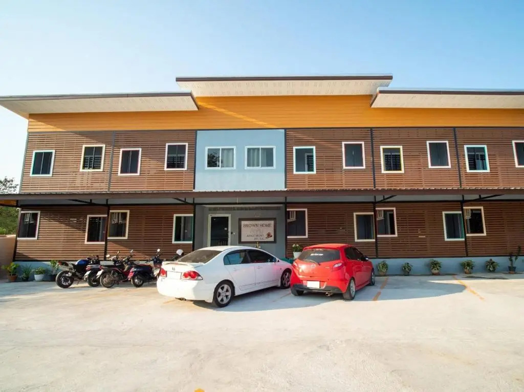 Саттахип: Brown Home Sattahip 19