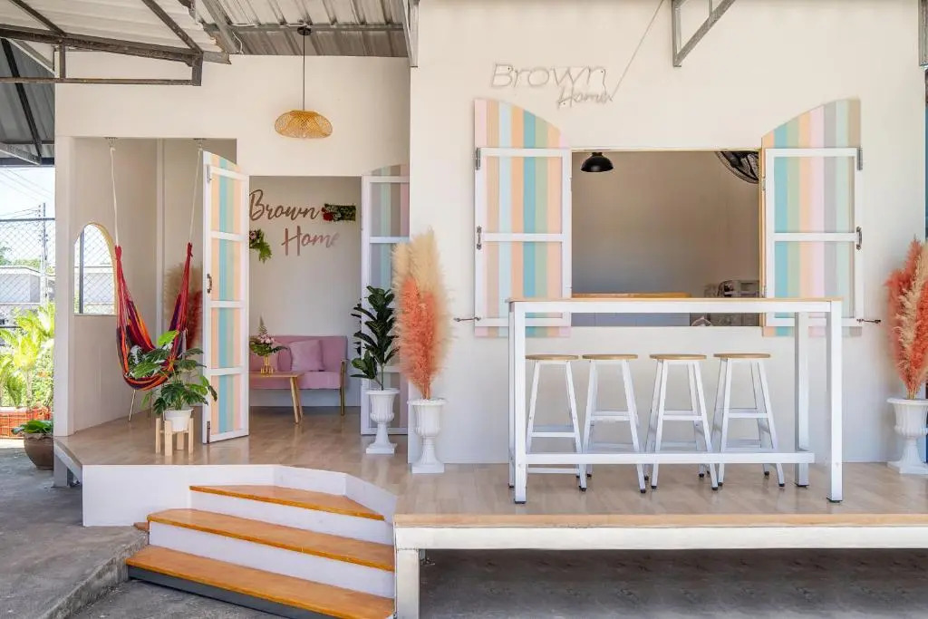 Саттахип: Brown Home Sattahip 19