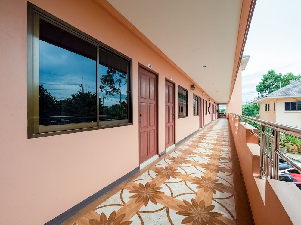 Чонбури: OYO 1087 Udom Khomkham Apartment