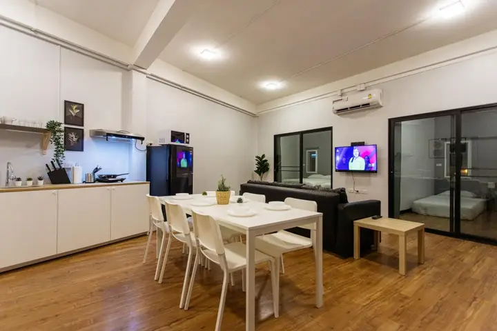 U4 Large 2 bed rooms full kitchen 200m to BTS — фото 2