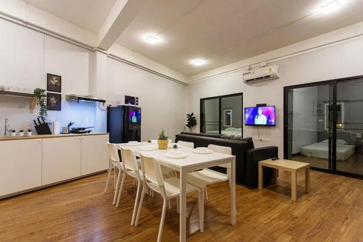Бангкок: U4 Large 2 bed rooms full kitchen 200m to BTS