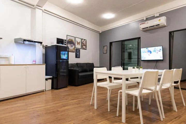 Бангкок: U4 Large 2 bed rooms full kitchen 200m to BTS