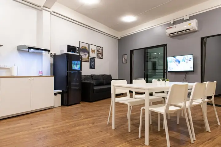 Бангкок: U4 Large 2 bed rooms full kitchen 200m to BTS