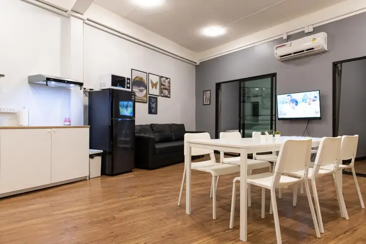 U4 Large 2 bed rooms full kitchen 200m to BTS — фото 1