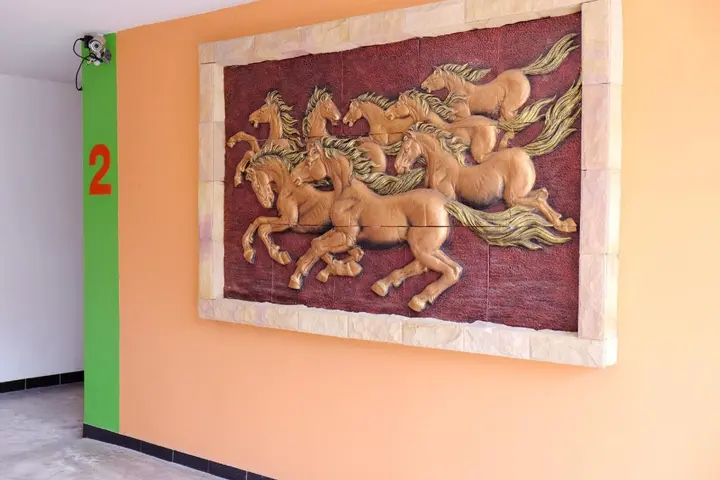 Рои Эт: 111 Mansion Roiet