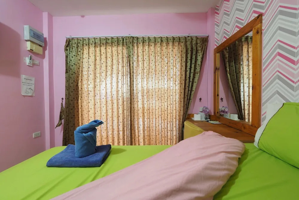 Ко-Лан: OYO 1100 Chidlom Resort