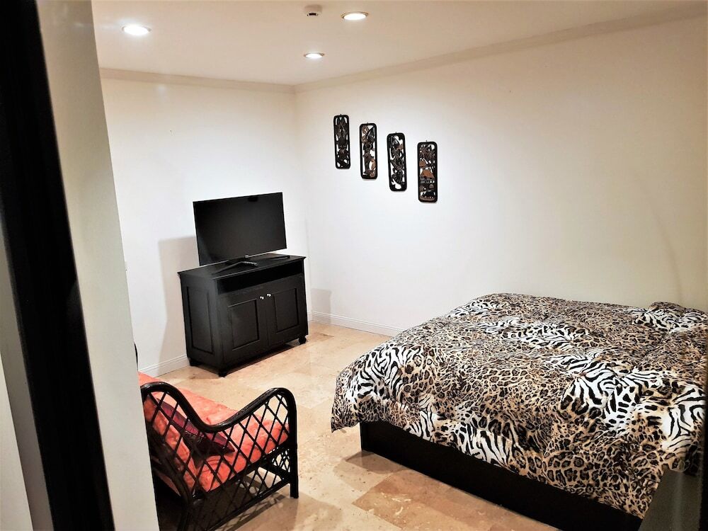 Паттайя: Sea View 2 bed Condo Pattaya