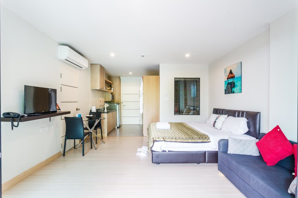 Кату: U208 - Patong Studio with kitchen, pool and private patio., Patong, Phuket, Thailand