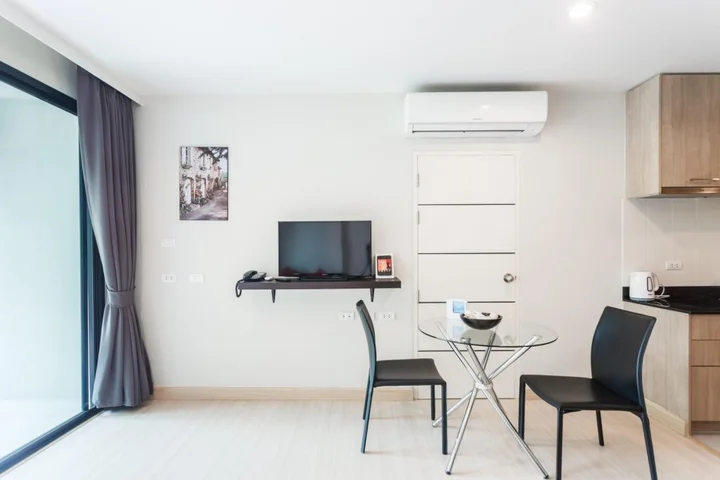 Кату: U208 - Patong Studio with kitchen, pool and private patio., Patong, Phuket, Thailand