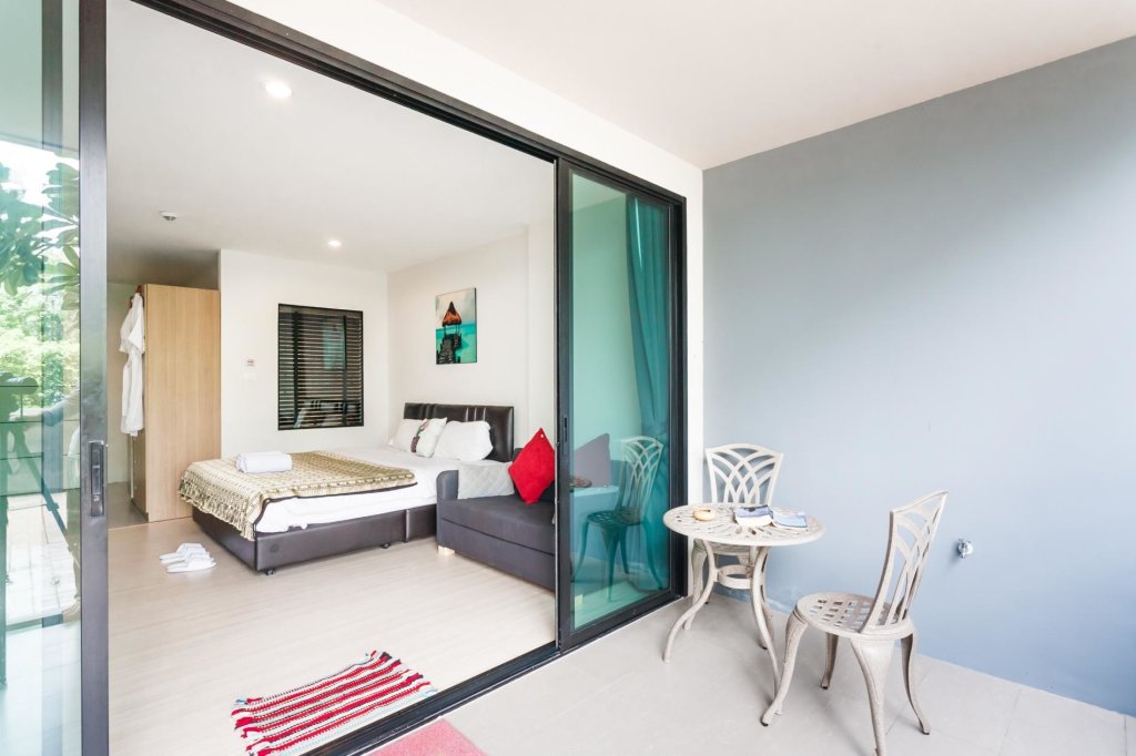 Кату: U208 - Patong Studio with kitchen, pool and private patio., Patong, Phuket, Thailand