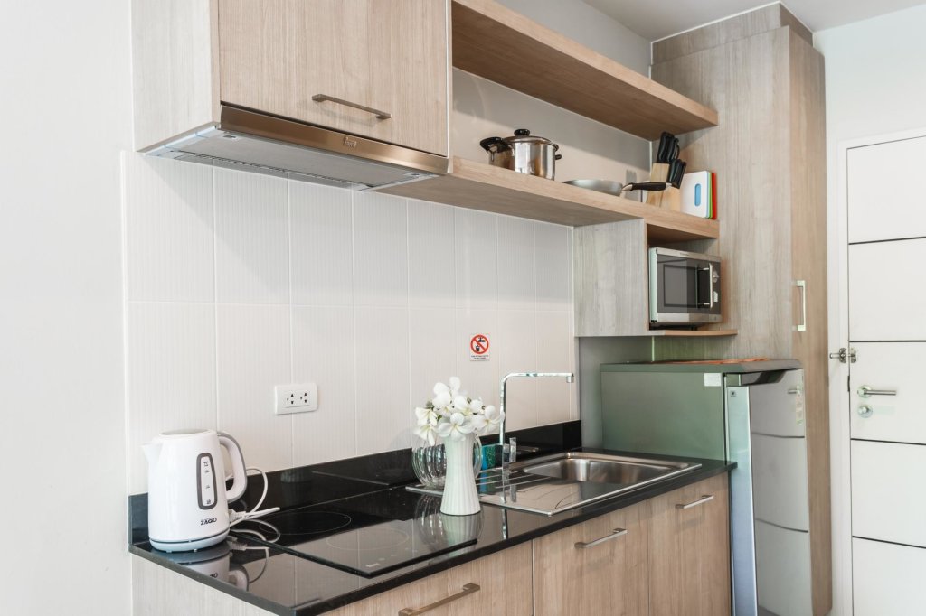 Кату: U208 - Patong Studio with kitchen, pool and private patio., Patong, Phuket, Thailand
