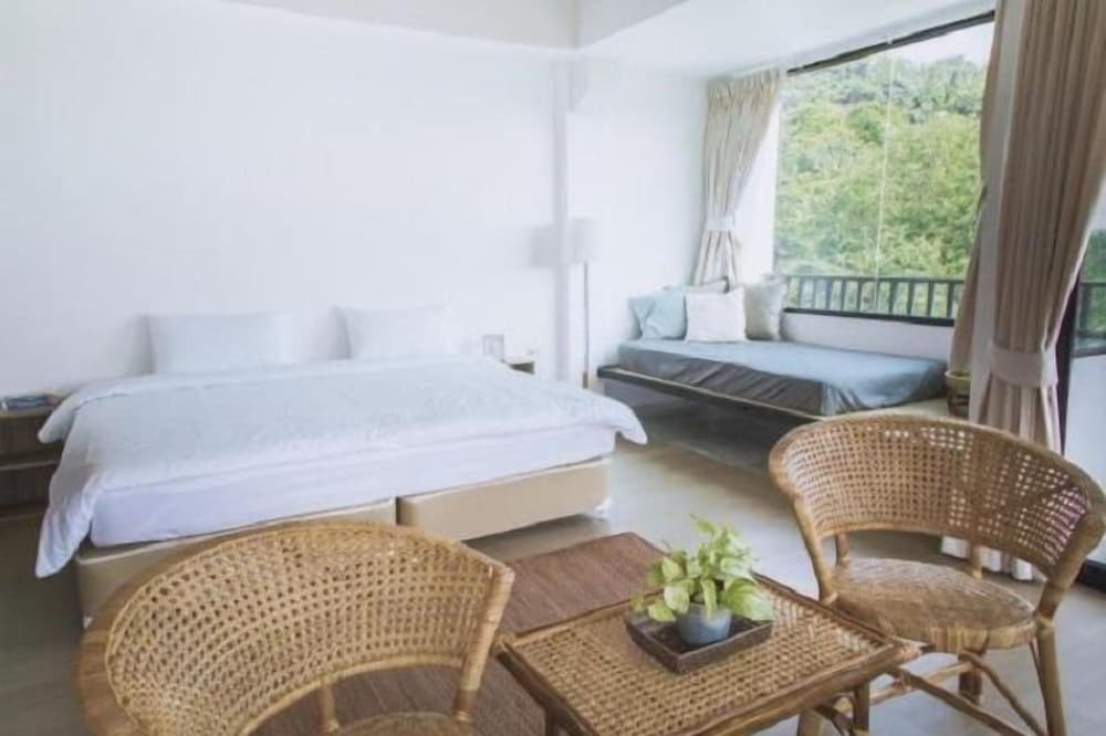 Остров Тау: The Dearly Koh Tao Hostel