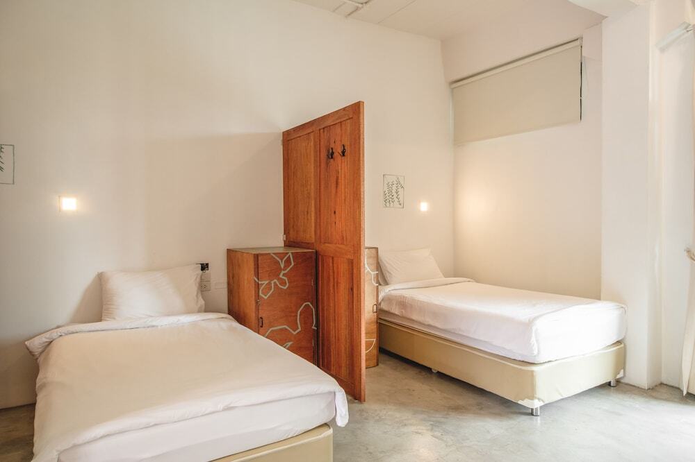 Остров Тау: The Dearly Koh Tao Hostel