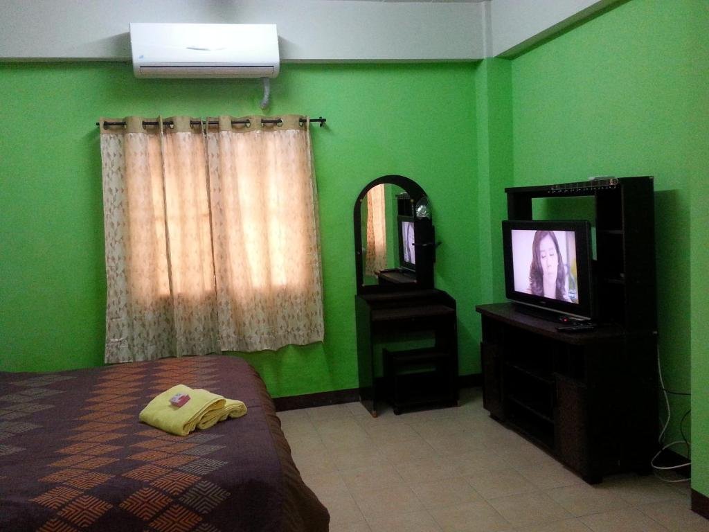Бангкок: Roong-Arun Apartment