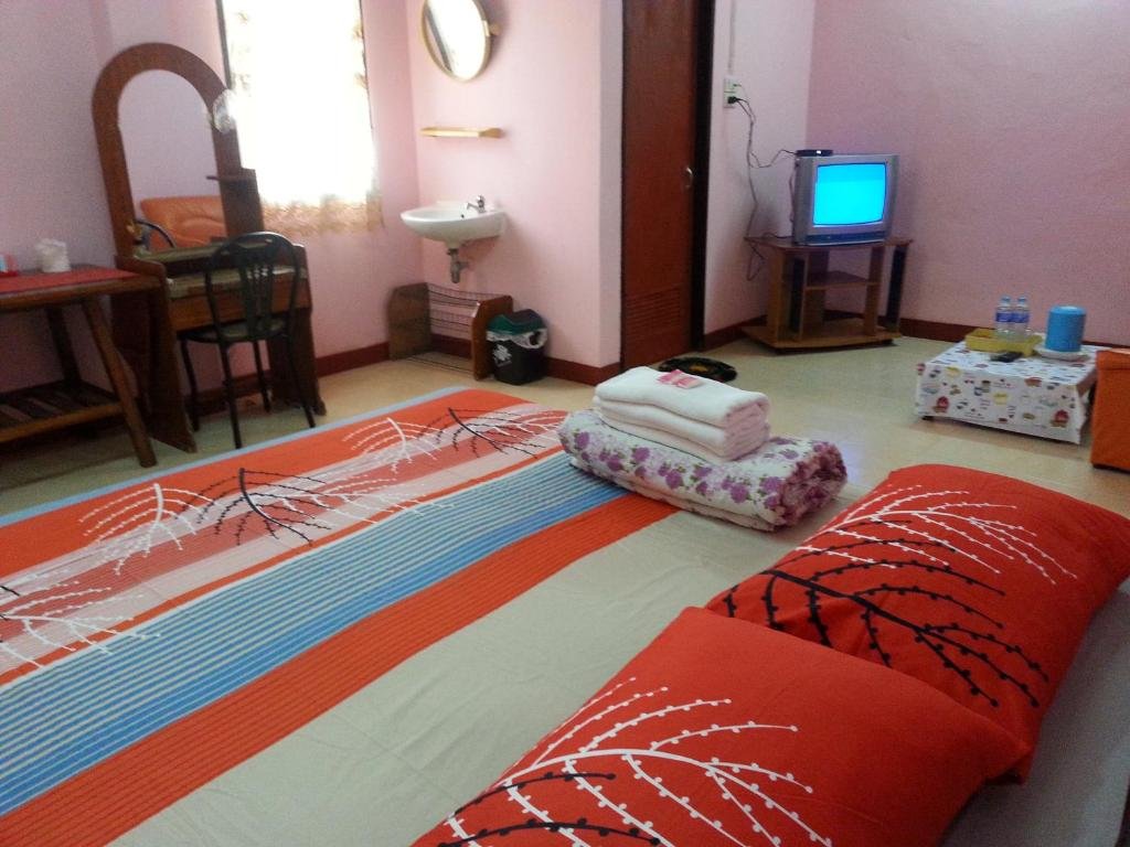 Бангкок: Roong-Arun Apartment