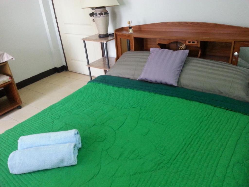 Бангкок: Roong-Arun Apartment