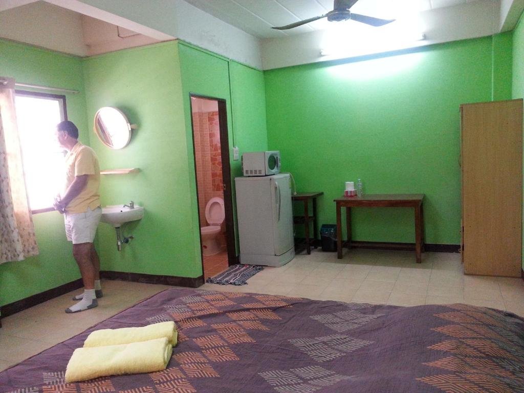 Бангкок: Roong-Arun Apartment