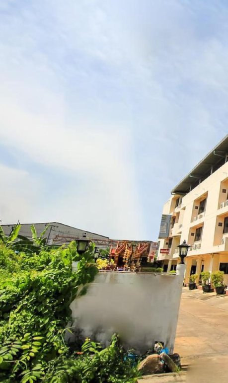 Банг Пхли: White Inn Hotel by OYO Rooms