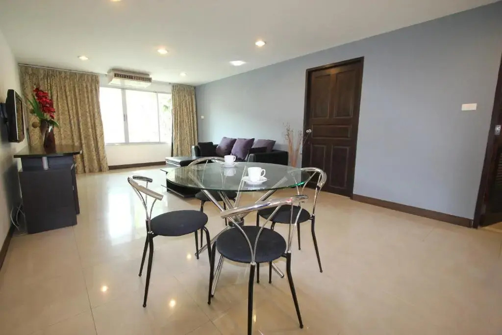 Бангкок: 14 Place Apartment
