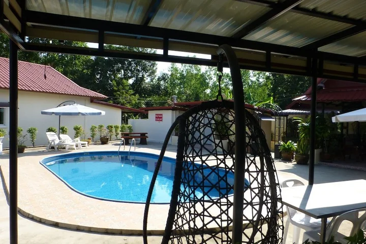 Бан-Мак-Хен: 1 Bedroom Pool Villa Tropical Fruit Garden Fast Wi-fi Smart Tv Home Cooking