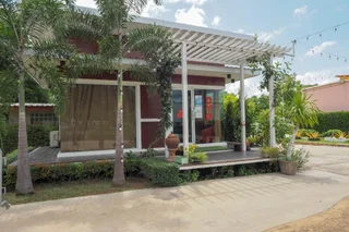 Дан-Макхам-Тиа: OYO 75339 Full Frame Resort (Vaccinated Staff)