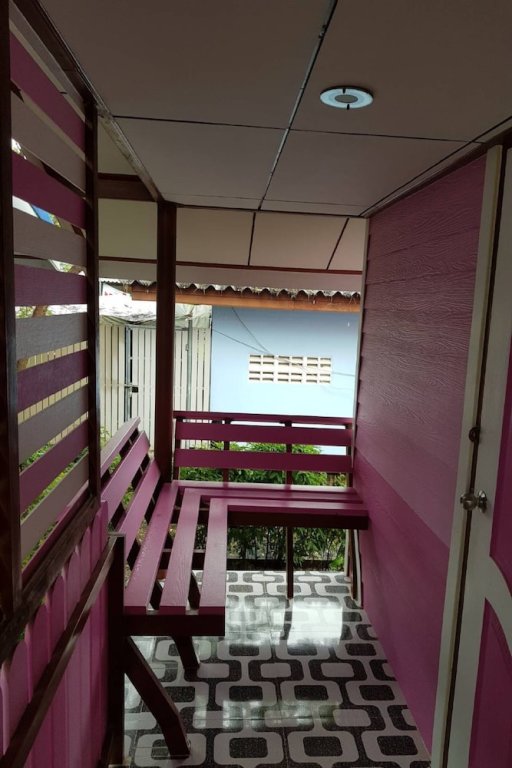 Тха-Май-Руак: OYO 75352 Hotel Family House And Resort Phetchaburi