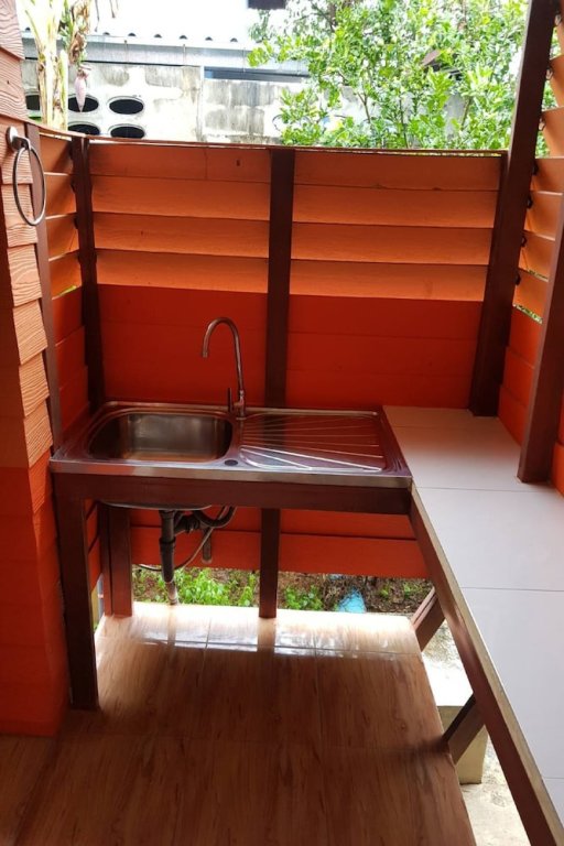 Тха-Май-Руак: OYO 75352 Hotel Family House And Resort Phetchaburi
