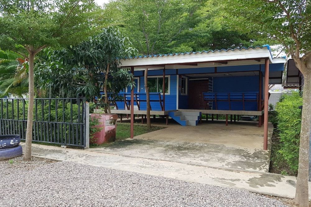Тха-Май-Руак: OYO 75352 Hotel Family House And Resort Phetchaburi