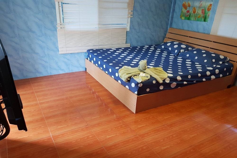 Тха-Май-Руак: OYO 75352 Hotel Family House And Resort Phetchaburi