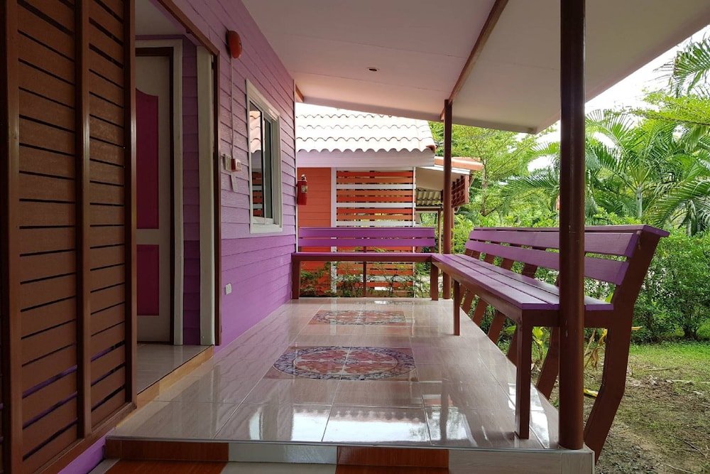 Тха-Май-Руак: OYO 75352 Hotel Family House And Resort Phetchaburi