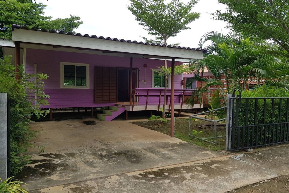 Тха-Май-Руак: OYO 75352 Hotel Family House And Resort Phetchaburi