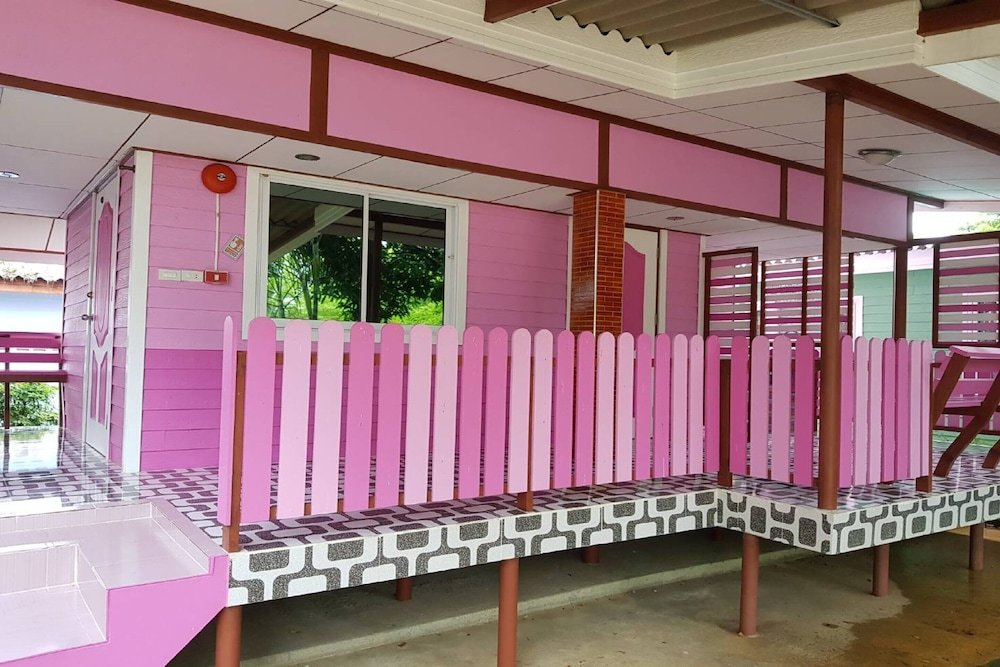 Тха-Май-Руак: OYO 75352 Hotel Family House And Resort Phetchaburi