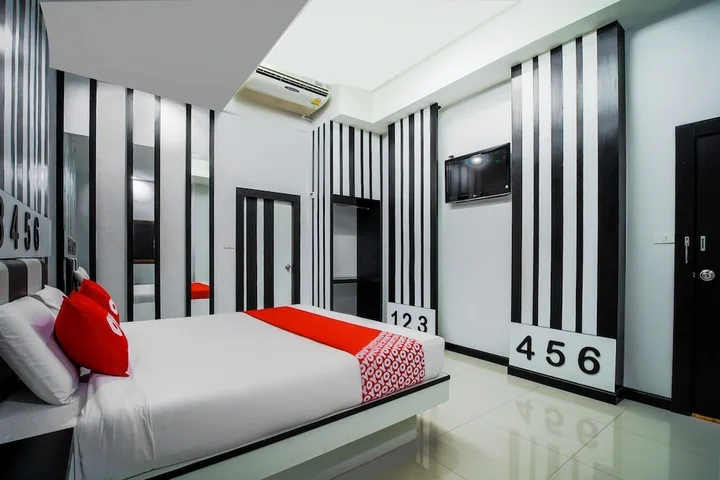 Сирача: Phadaeng Hotel by OYO Rooms