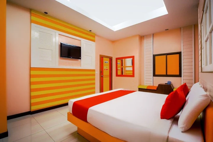 Сирача: Phadaeng Hotel by OYO Rooms