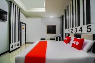 Сирача: Phadaeng Hotel by OYO Rooms
