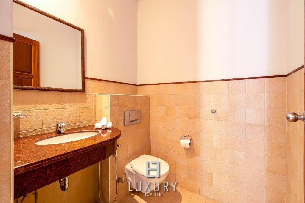 Хуахин: Bali Style Mansion in Great Location WL2