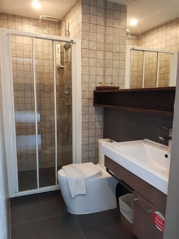 Паттайя: Escape Inn
