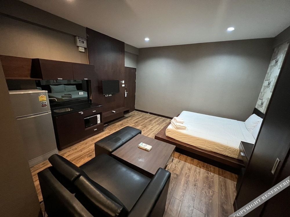 Паттайя: Escape Inn