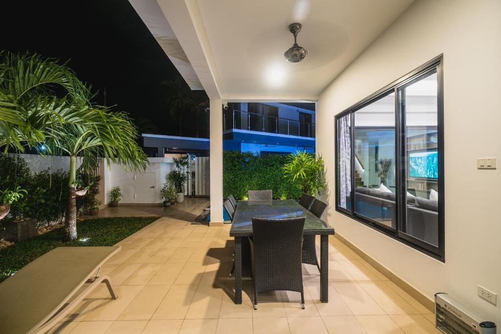 Камала Бич: The White Pool Villa Kamala Beach Phuket