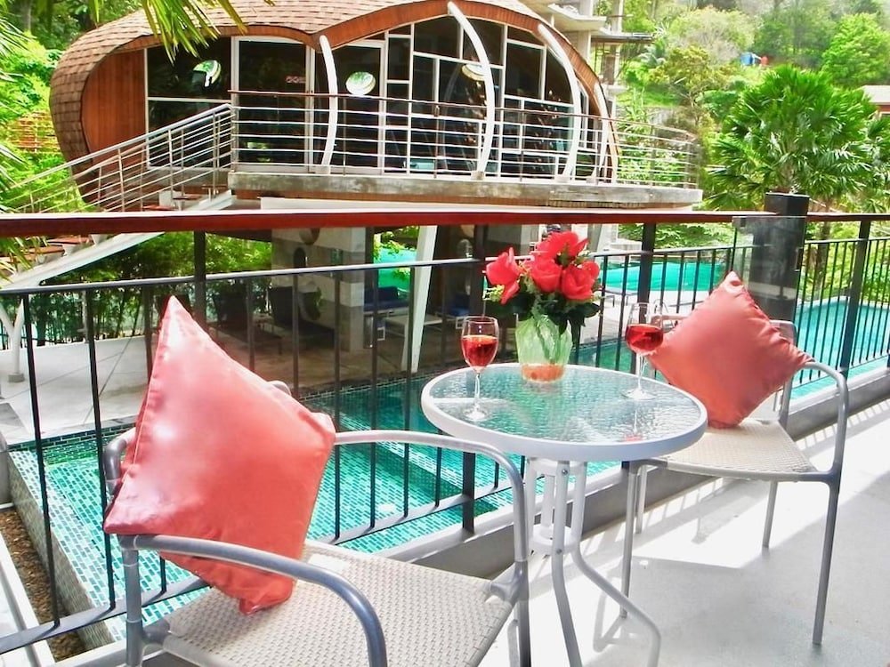 Кату: Emerald Terrace - Pool View Studio