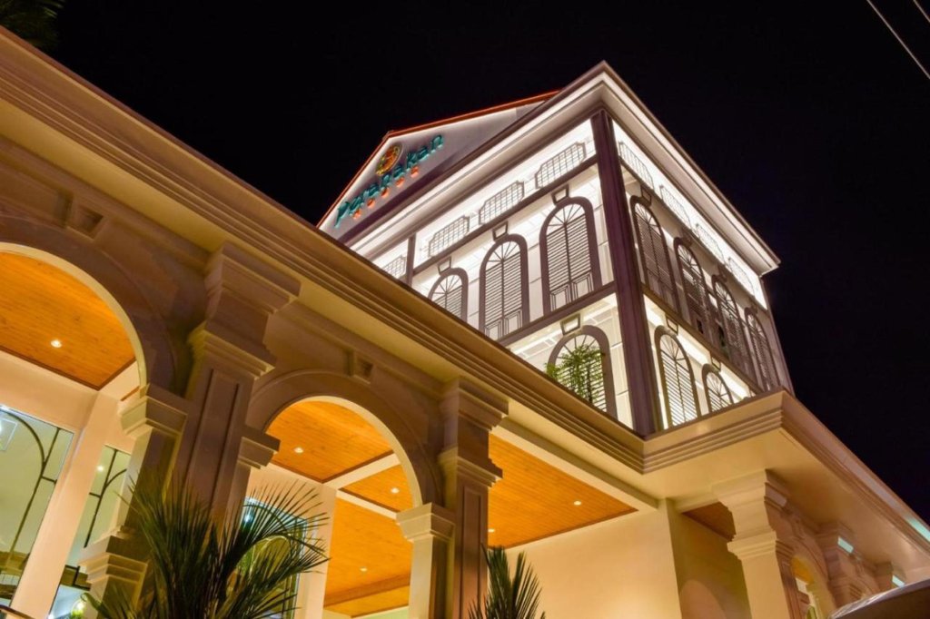 Муанг: Peranakan House
