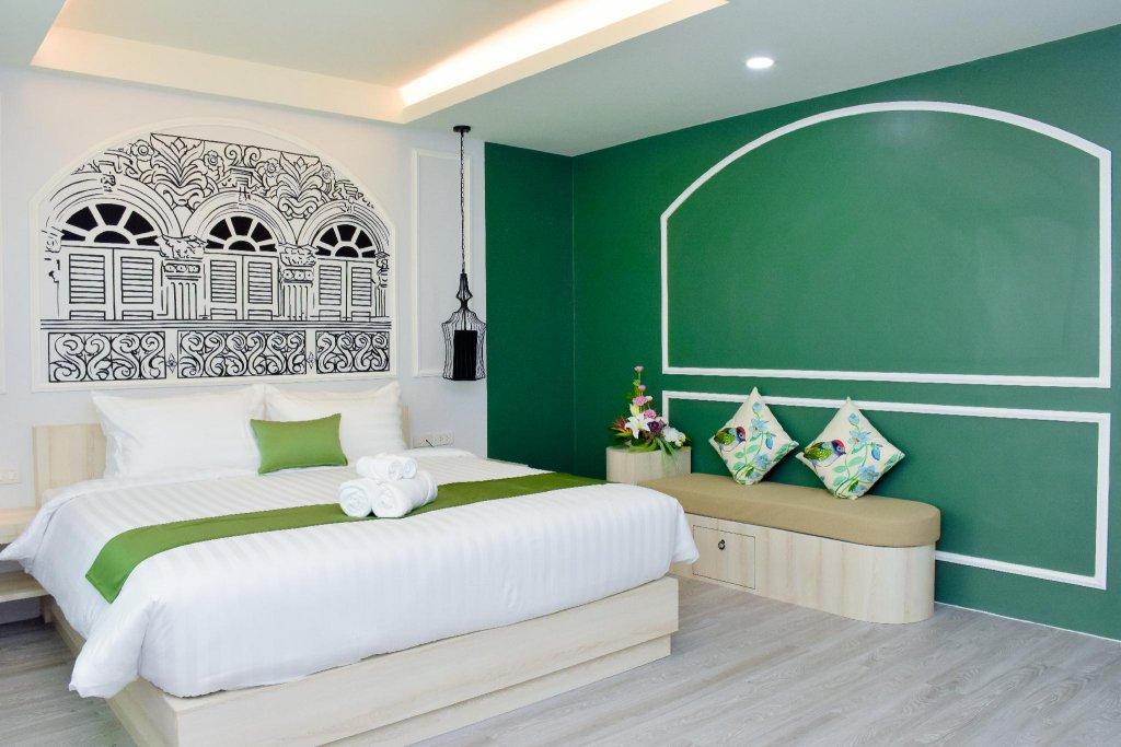 Муанг: Peranakan House